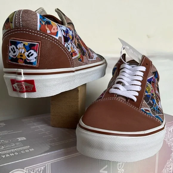Vans Men’s Old Skool
Disney 100 Scrapbook Multi
VN0005UFBMB
Sneakers - Picture 9 of 16